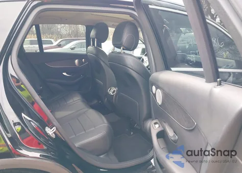 2016 Mercedes-Benz Glc 300 4Matic z USA, uszkodzony, nr VIN WDC0G4KB1GF101289